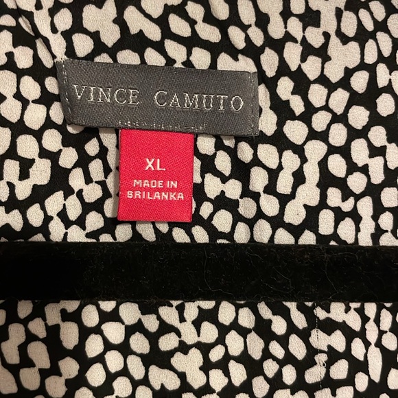 NWT Vince Camuto Black & White Patterned Blouse with Flutter Sleeve | XL - Picture 4 of 9